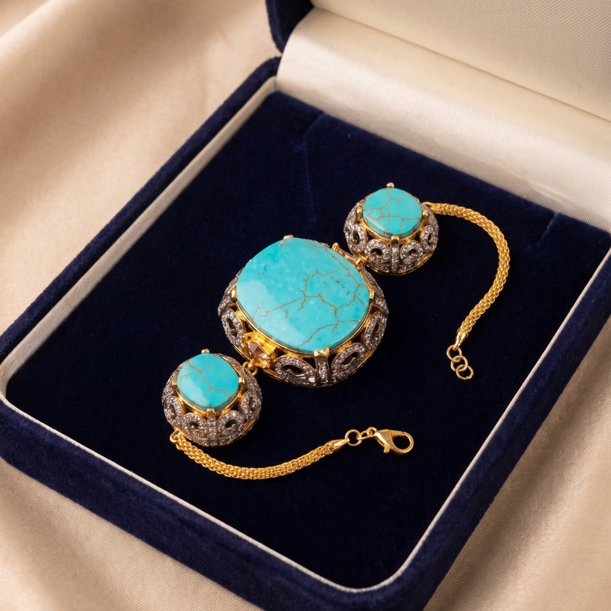 Dazzling Design Gold Plated Crystal Stones Bracelet For Girls/Women