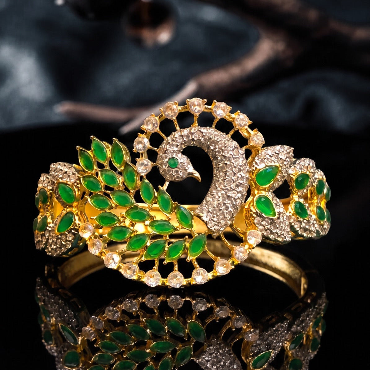 Glamorous Design Gold Plated Crystal Stones Bangle for Girls/Women