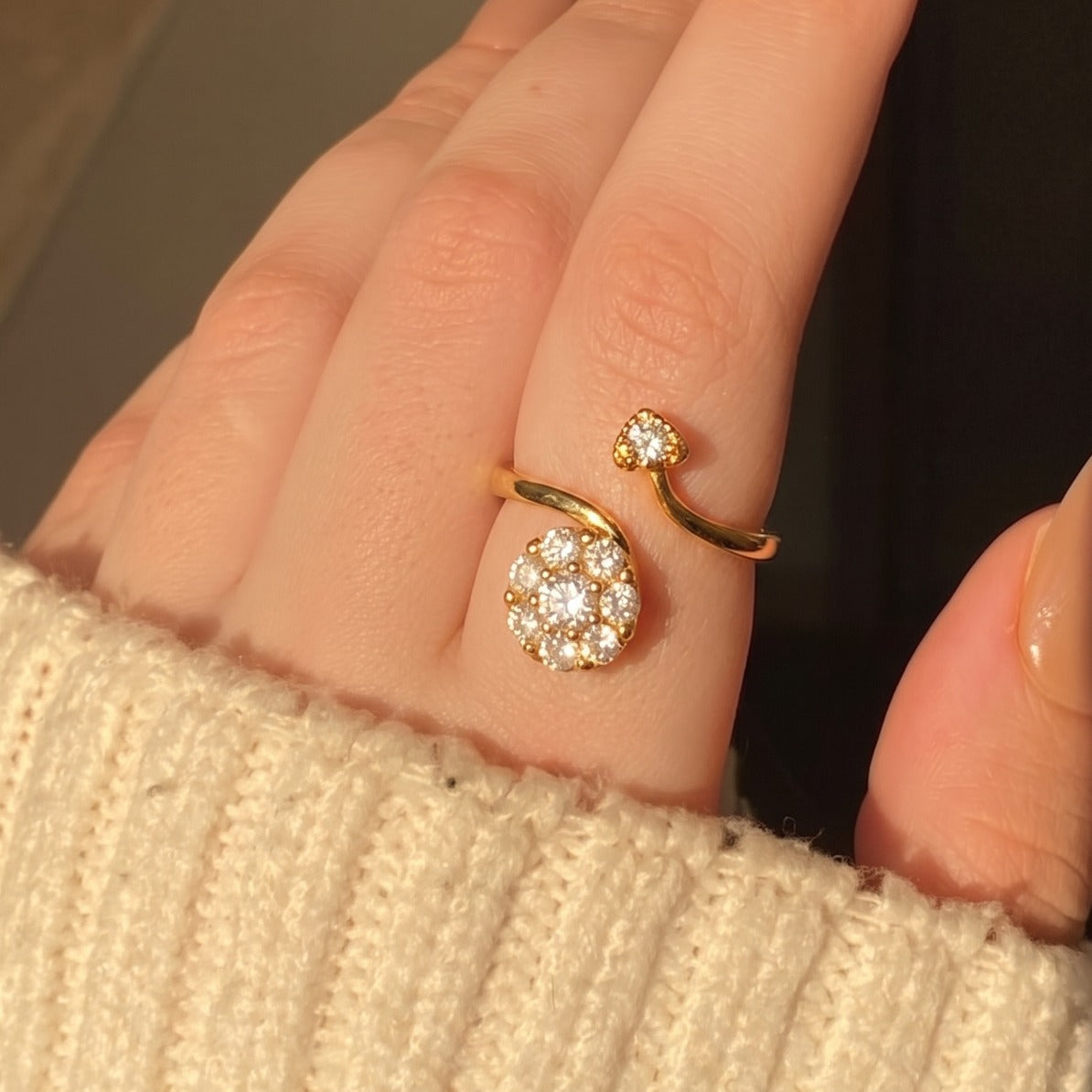 Sparkling Design Gold Plated Crystal Stones Ring For Girls/Women
