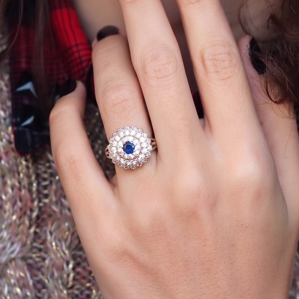 Gorgeous Design Silver Plated Crystal Stones Ring For Girls/Women