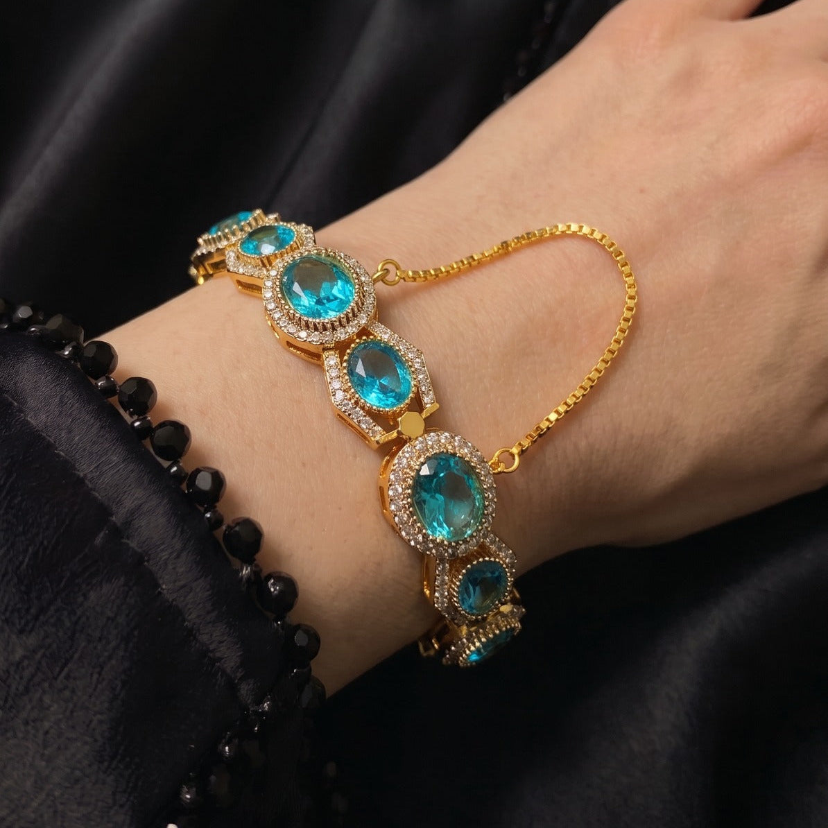 Luxury Design Gold Plated Crystal Stones Bangle for Girls/Women
