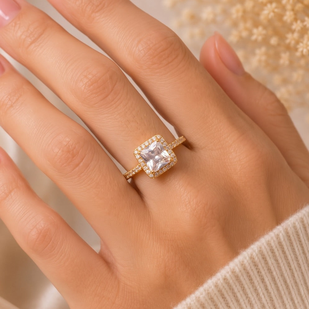Dazzling Design Gold Plated Crystal Stones Ring For Girls/Women