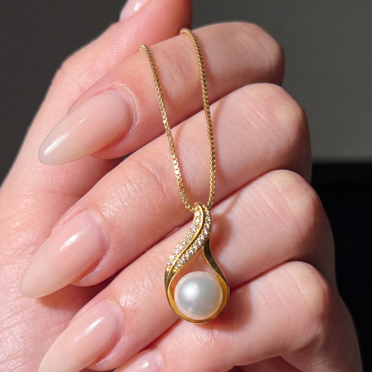 Dazzling Unique Design Gold Plated Pearl Pendant for Girls/Women