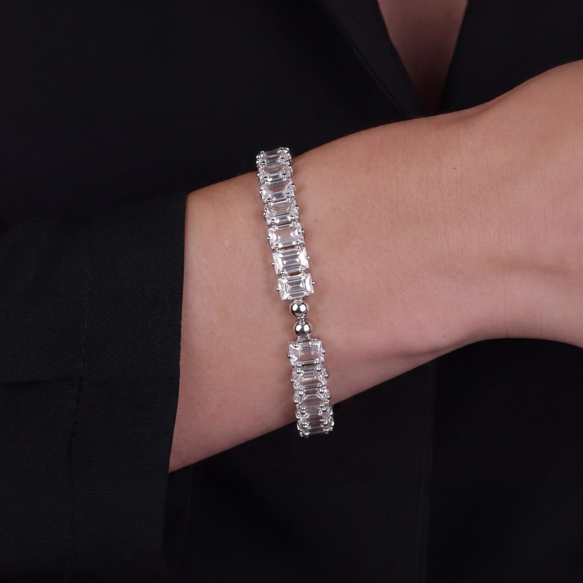 Charming Design Silver Plated Crystal Stones Bracelet For Girls/Women