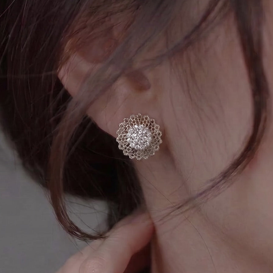 Gorgeous Design Silver Plated Crystal Stones Earrings For Girls/Women