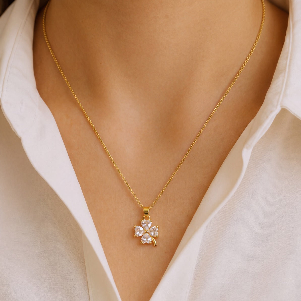 Sparkling Design Gold Plated Crystal Stones Pendant for Girls/Women
