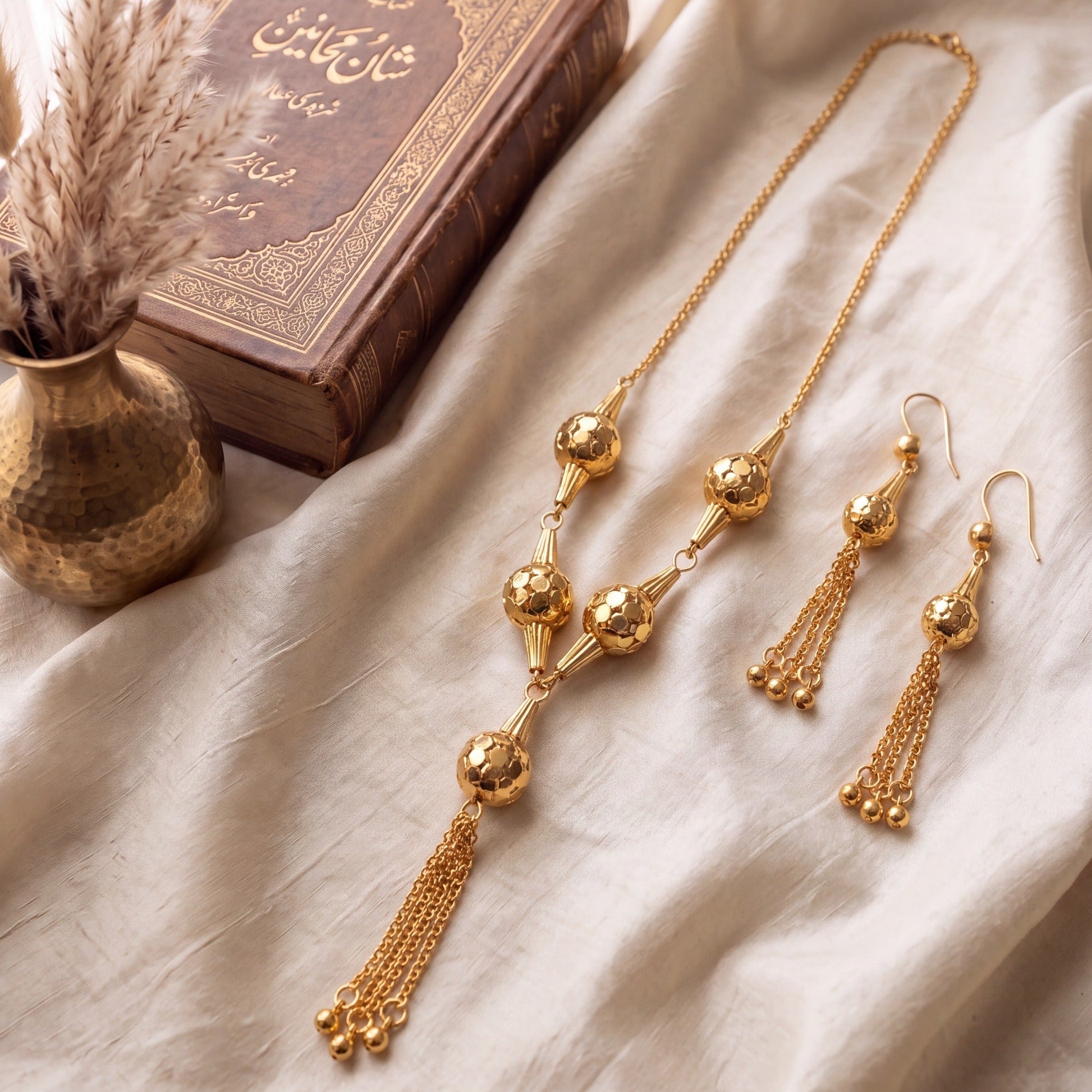 Beautiful Unique Design Gold Plated Necklace Set for Girls/Women