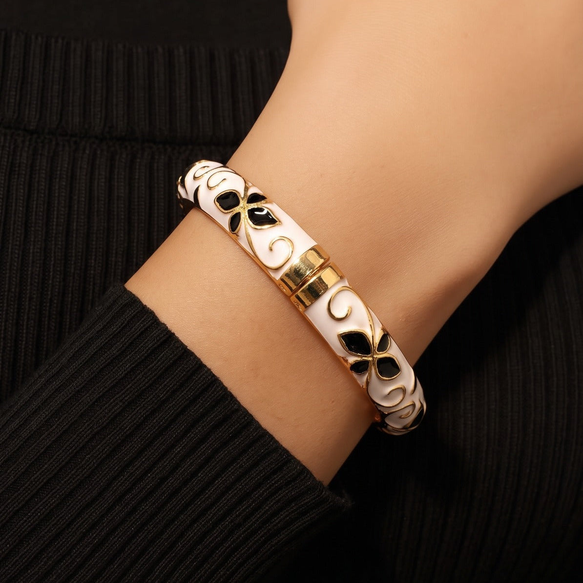 Charming Unique Design Gold Plated Bangle for Girls/Women