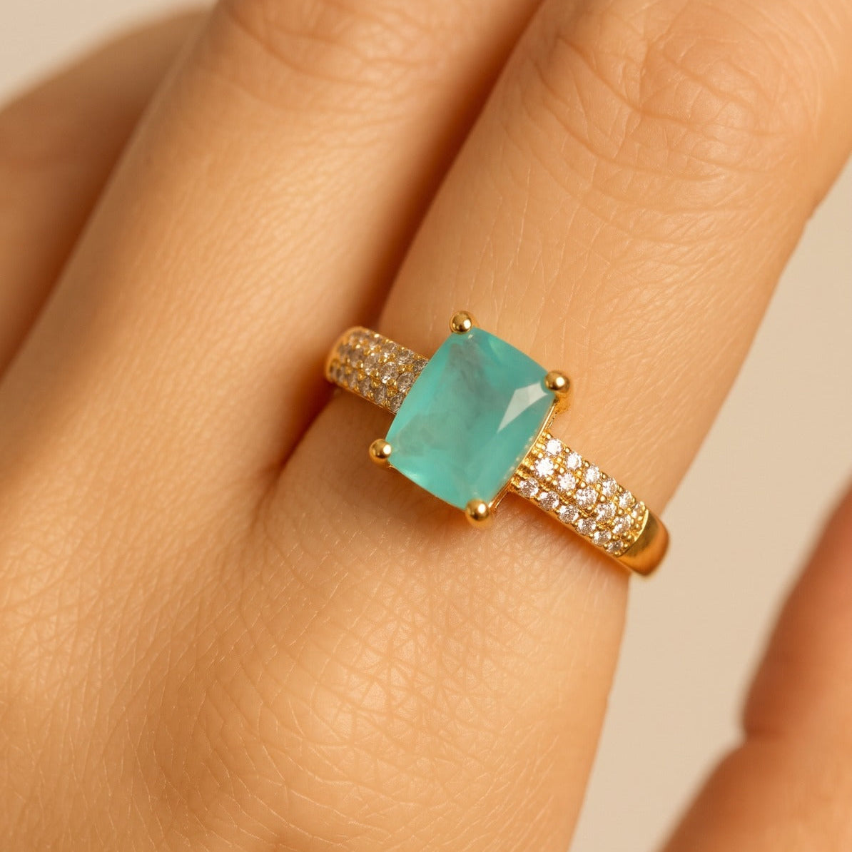 Gorgeous Unique Design Gold Plated Crystal Stones Ring For Girls/women