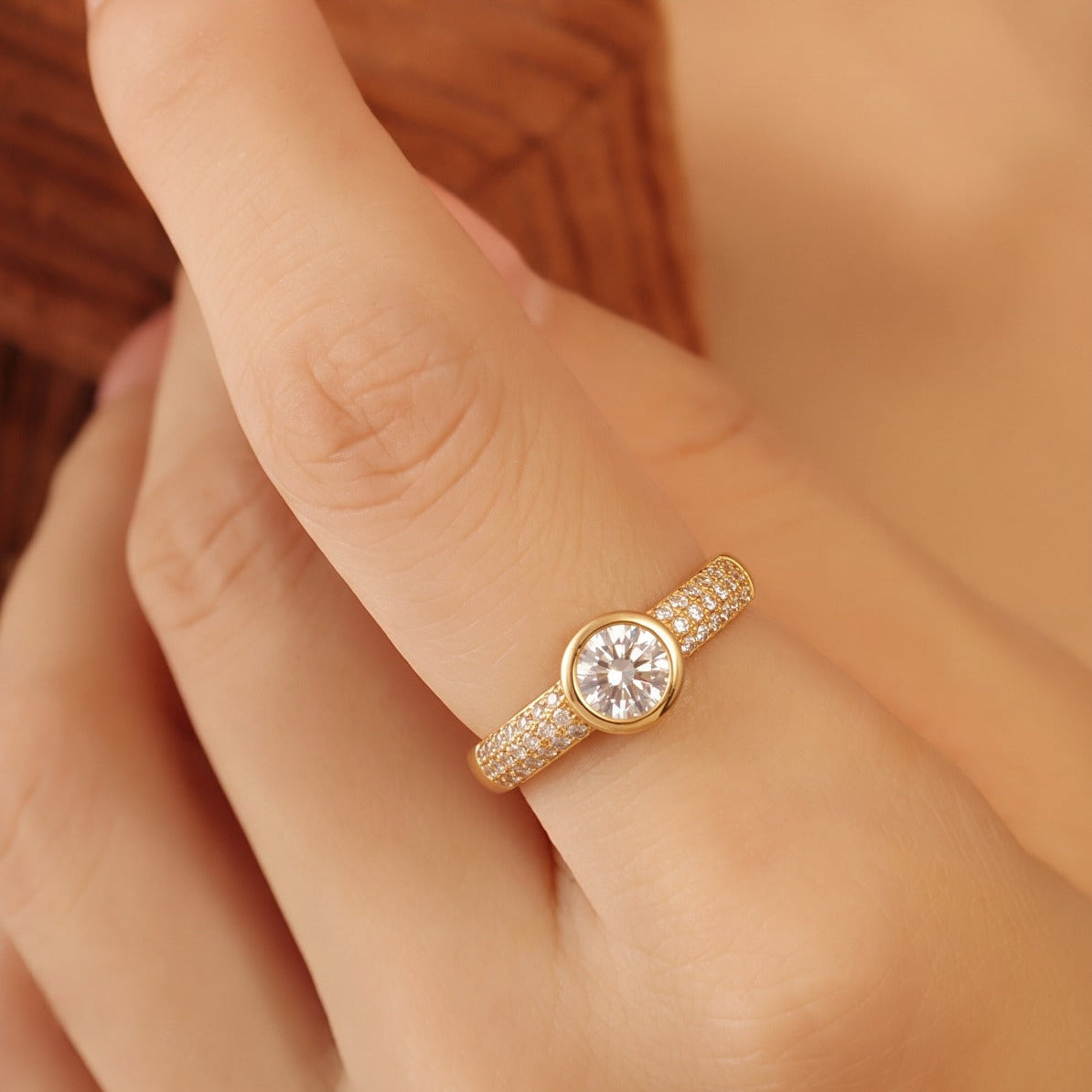 Charming Design Gold Plated Crystal Stones Ring For Girls/women