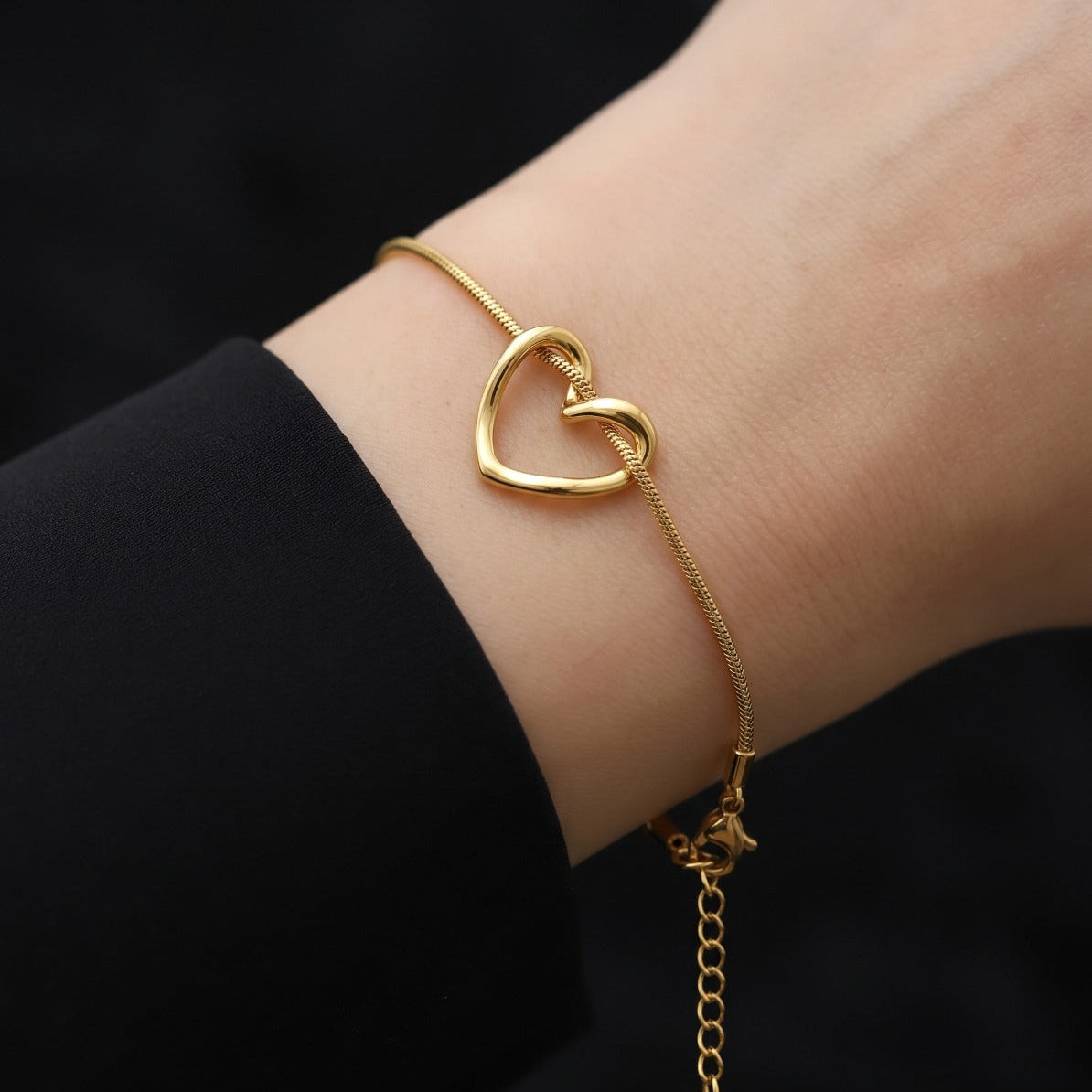 Glamorous Heart Design Gold Plated Bracelet For Girls/women