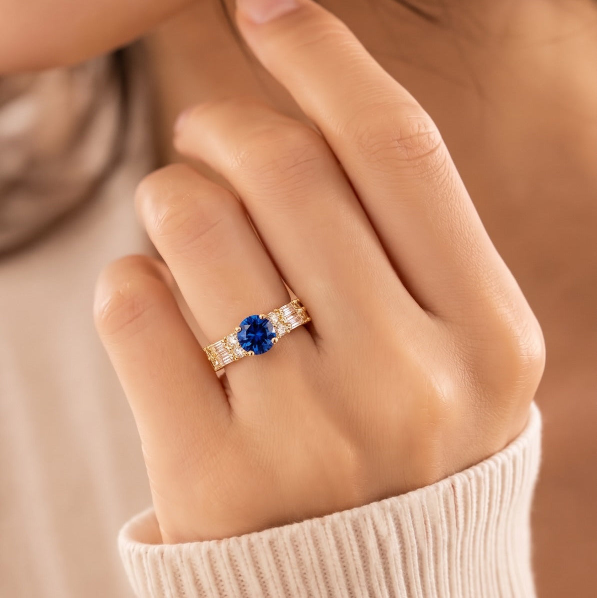 Gorgeous Design Gold Plated Crystal Stones Ring For Girls/women