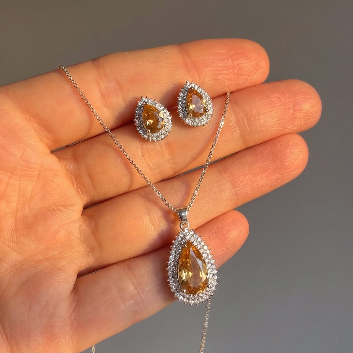 Sparkling Design Silver Plated Crystal Stones Necklace Set for Girls/Women
