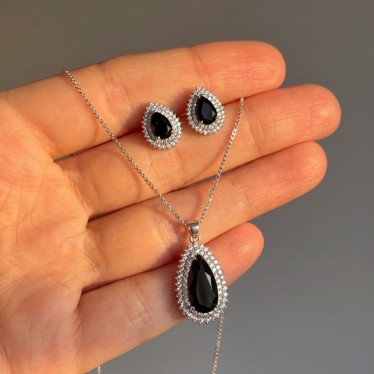 Sparkling Design Silver Plated Crystal Stones Necklace Set for Girls/Women
