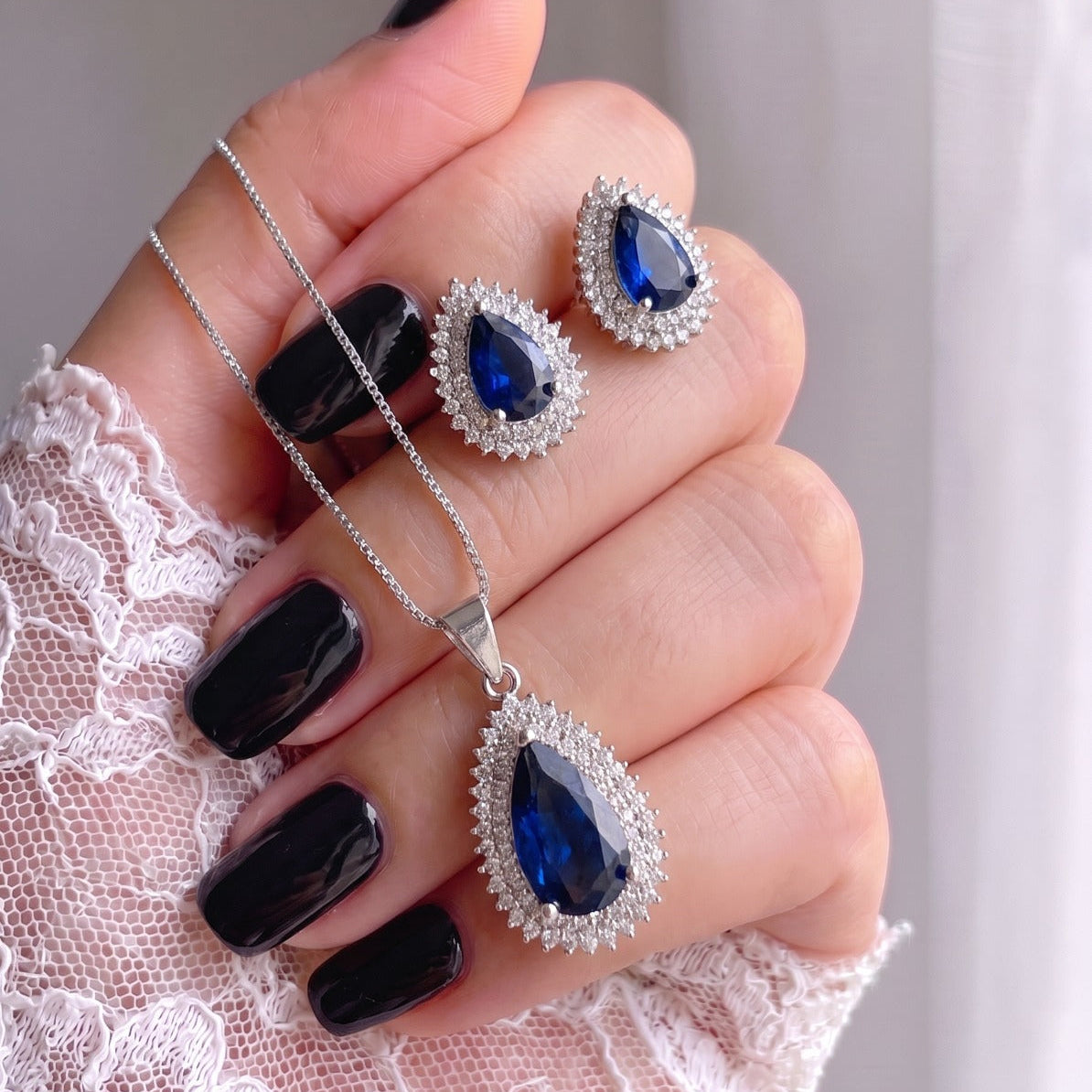 Sparkling Design Silver Plated Crystal Stones Necklace Set for Girls/Women