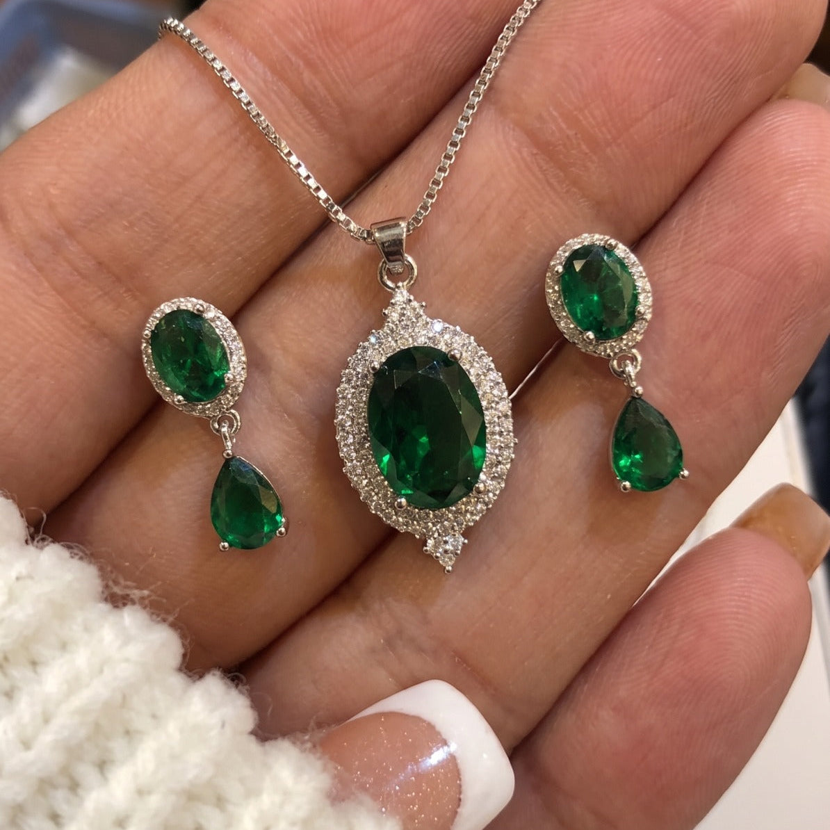Charming Design Silver Plated Crystal Stones Necklace Set for Girls/Women