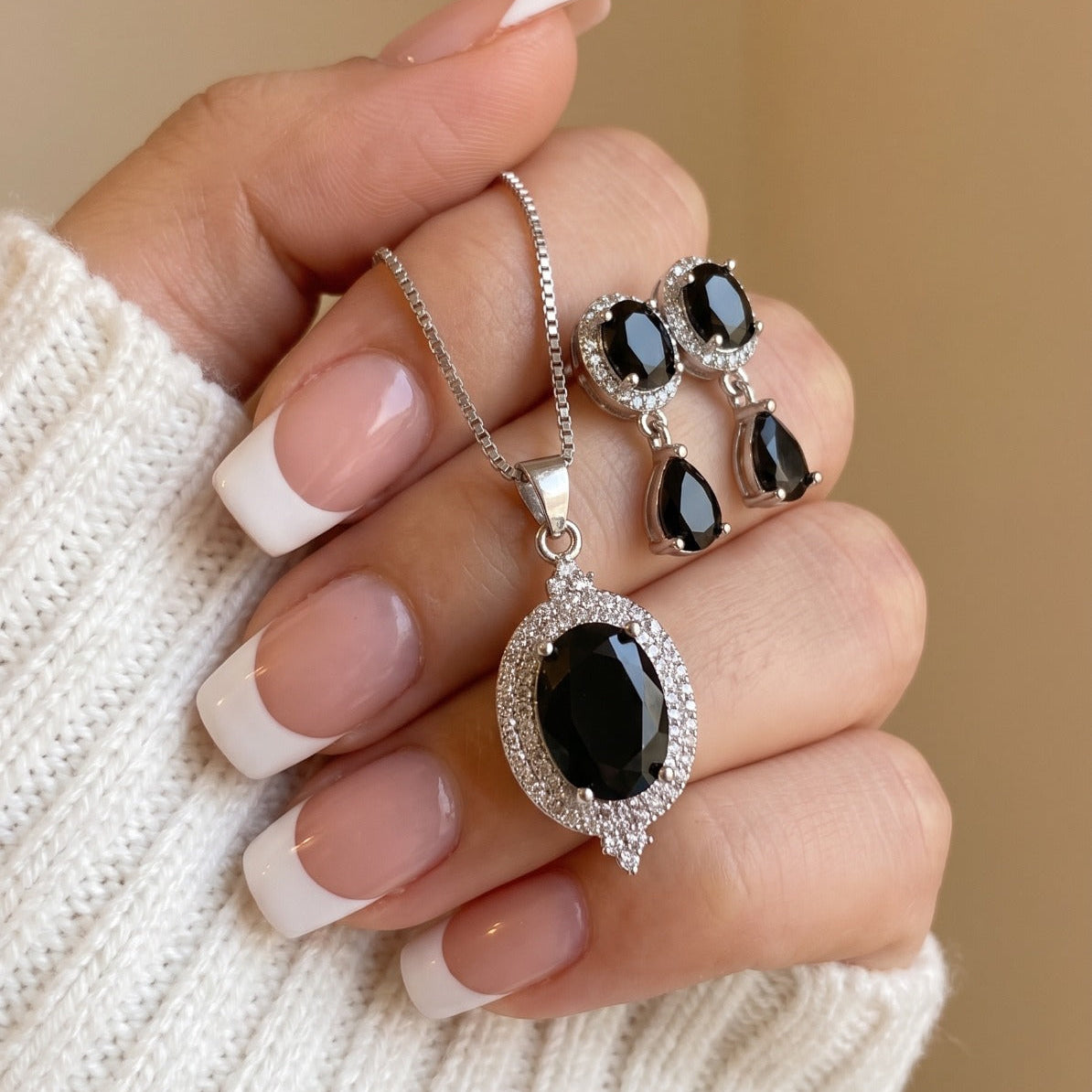 Charming Design Silver Plated Crystal Stones Necklace Set for Girls/Women