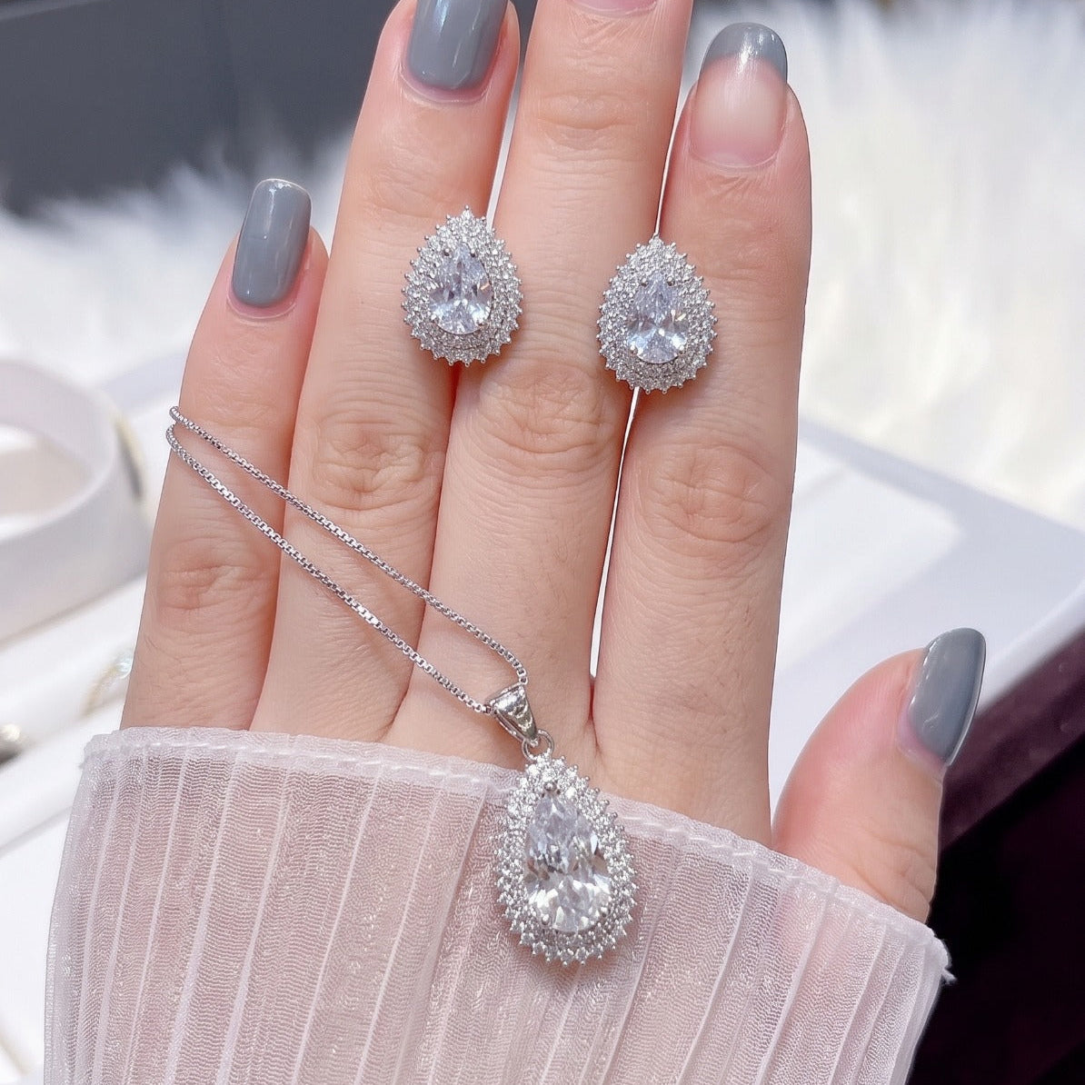Sparkling Design Silver Plated Crystal Stones Necklace Set for Girls/Women