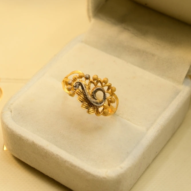 Stylish Unique Design Gold Plated Ring For Girls/women