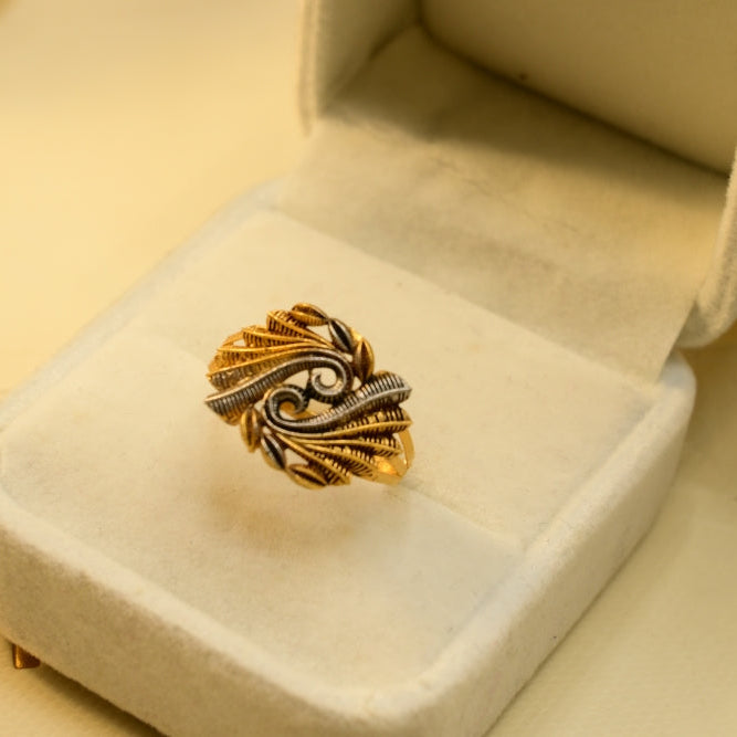 Dazzling Unique Design Gold Plated Ring For Girls/women