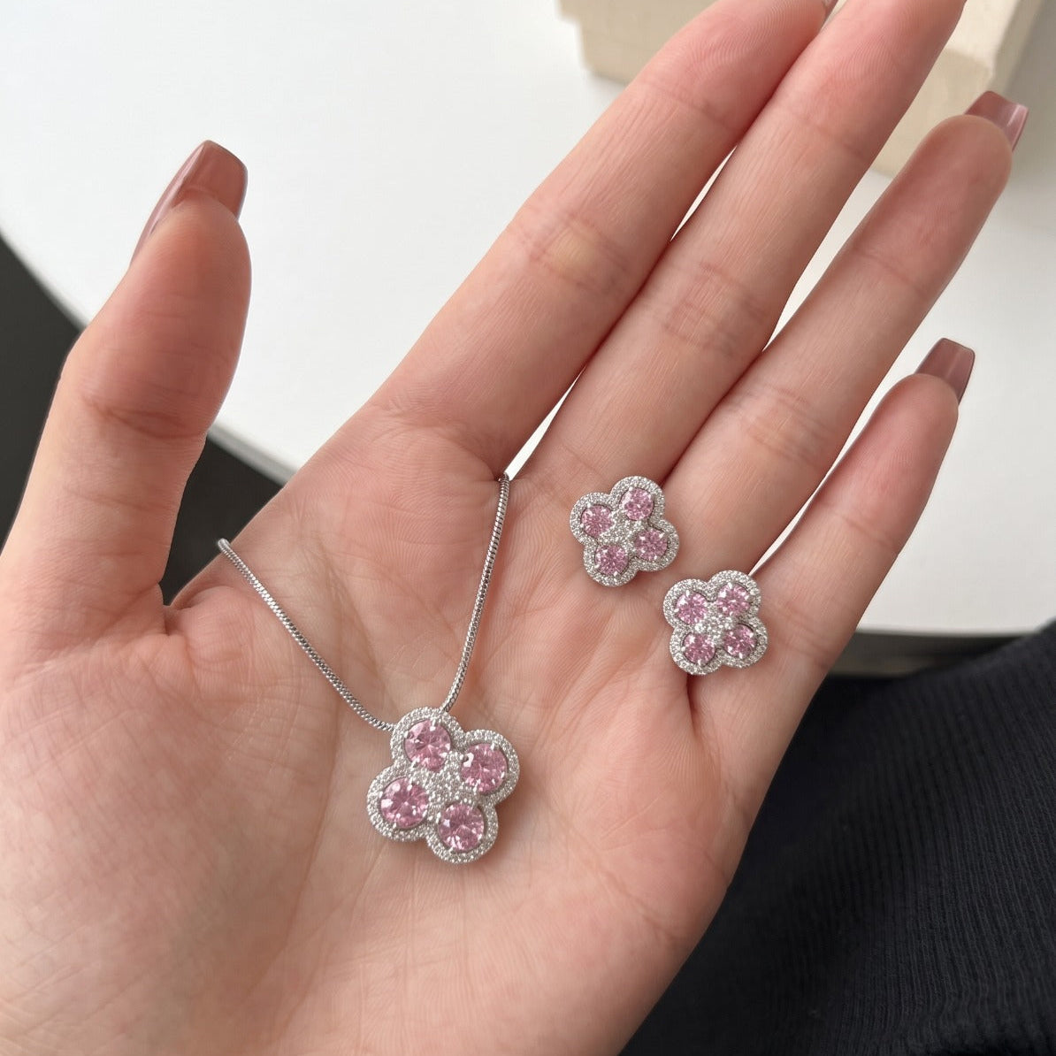 Sparkling Design Silver Plated Crystal Stones Necklace Set for Girls/Women