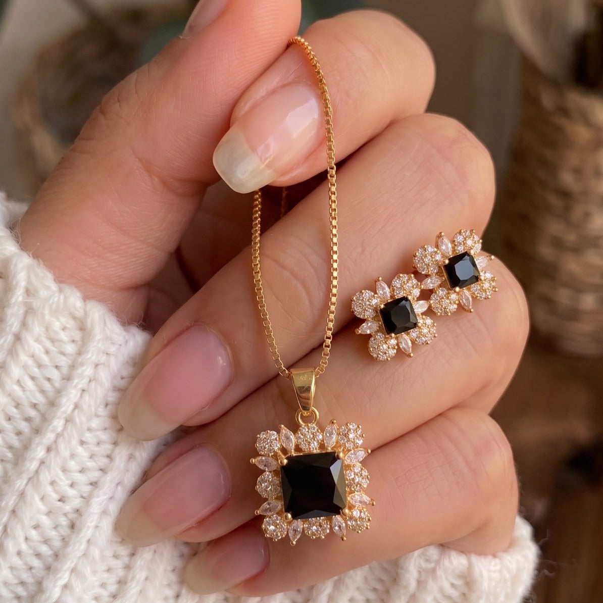 Luxury Design Gold Plated Crystal Stones Necklace Set for Girls/Women