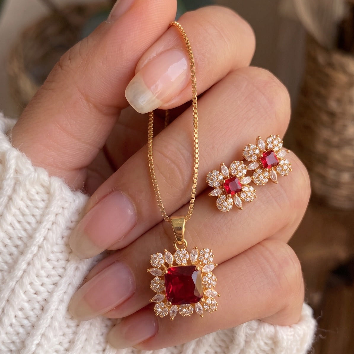 Luxury Design Gold Plated Crystal Stones Necklace Set for Girls/Women