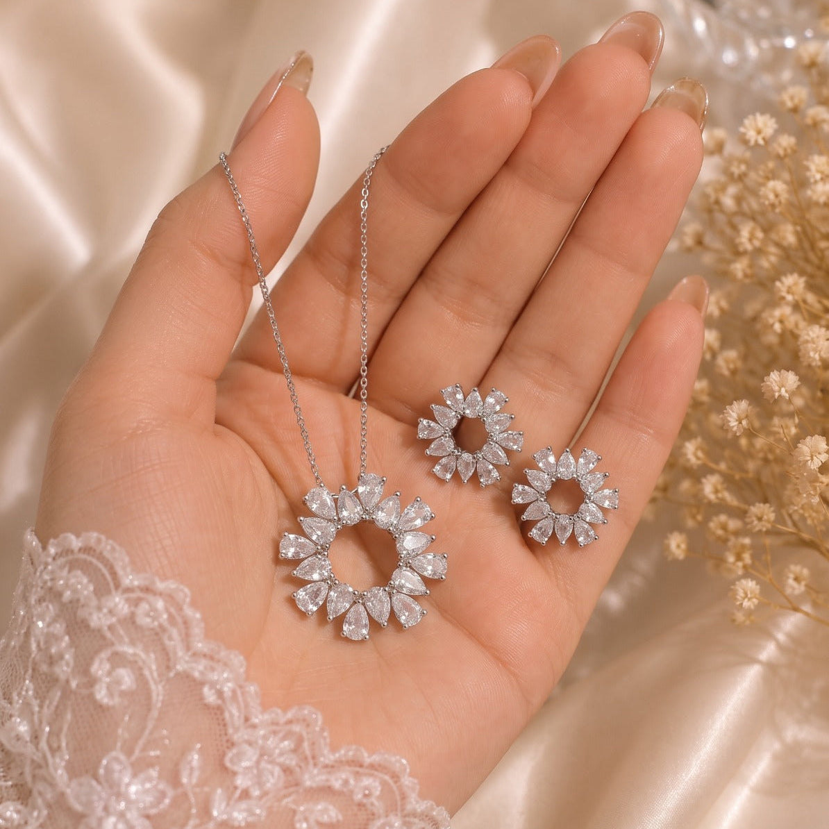 Gorgeous Design Silver Plated Crystal Stones Necklace Set for Girls/Women