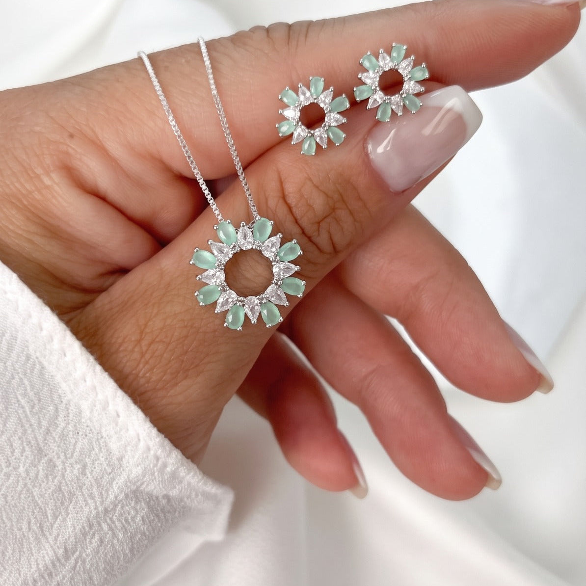 Gorgeous Design Silver Plated Crystal Stones Necklace Set for Girls/Women