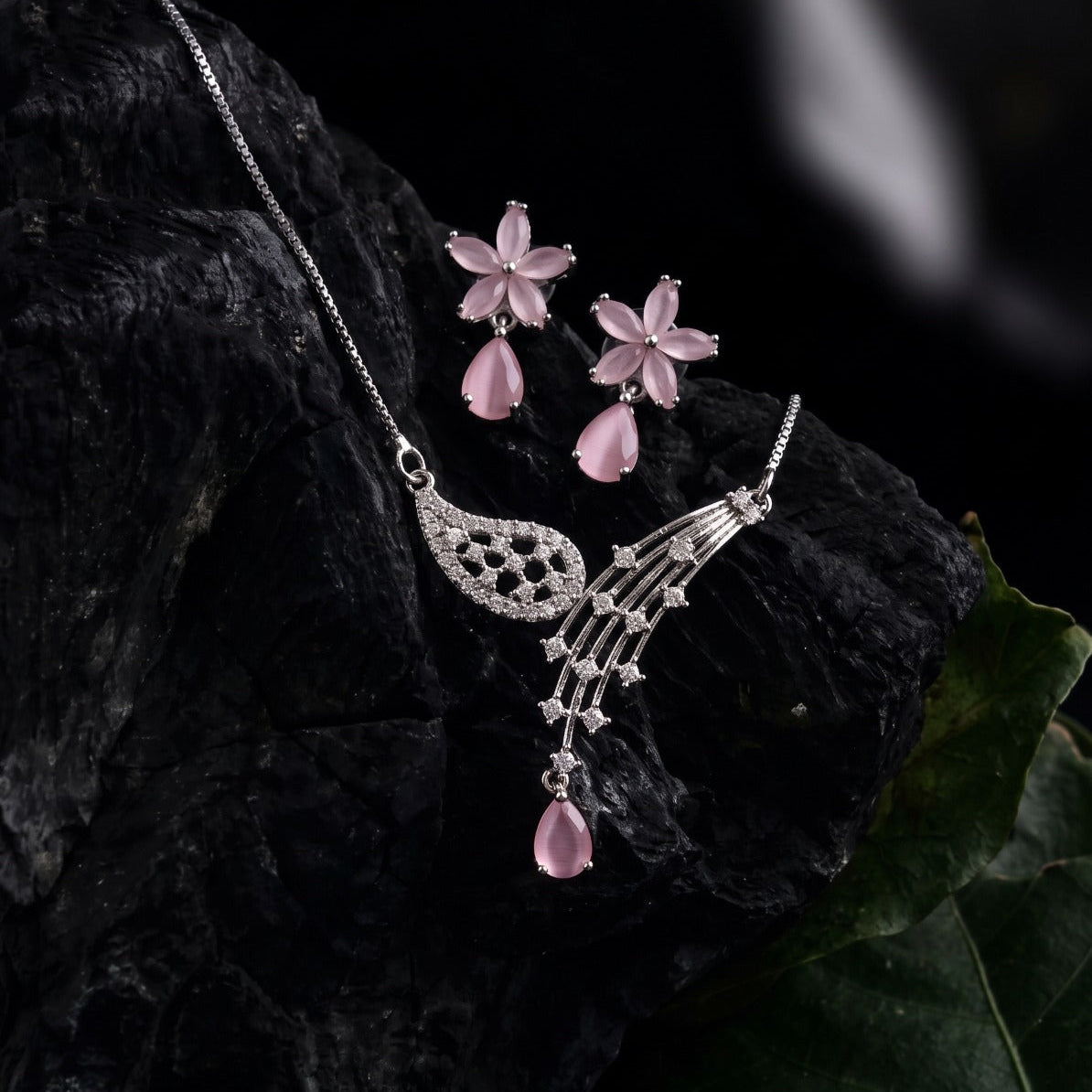 Stylish Design Silver Plated Crystal Stones Necklace Set for Girls/Women