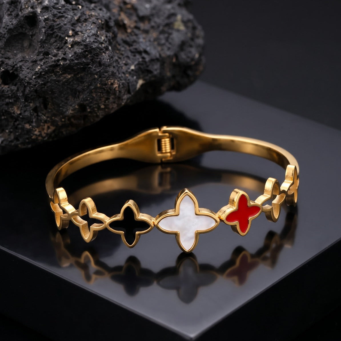 Charming Flower Design Gold Plated Bracelet for Girls/Women