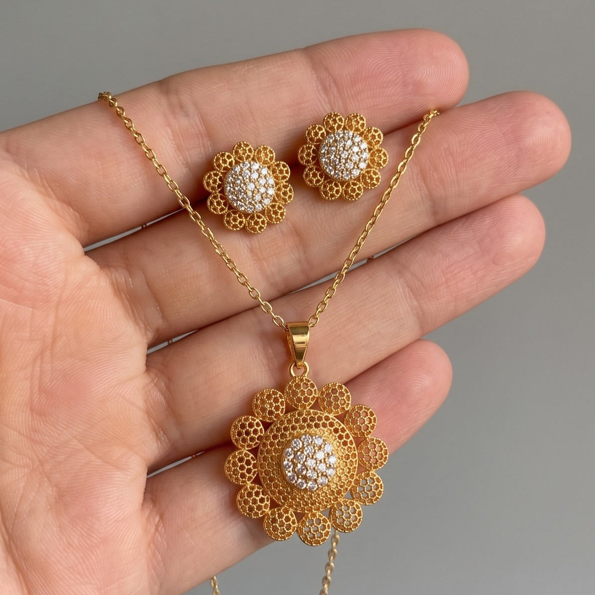 Charming Design Gold Plated Crystal Stones Necklace Set For Girls/women