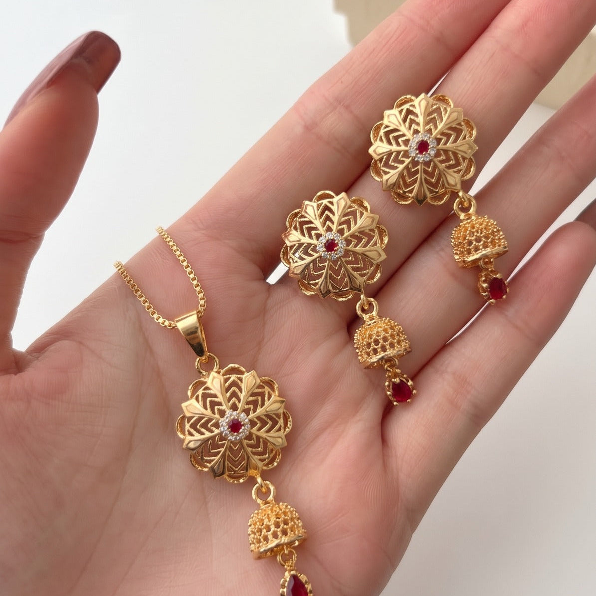 Fancy Design Gold Plated Crystal Stones Necklace Set For Girls/women
