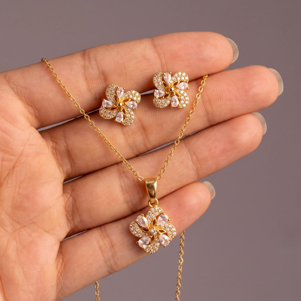 Elegant Design Gold Plated Crystal Stones Necklace Set For Girls/women