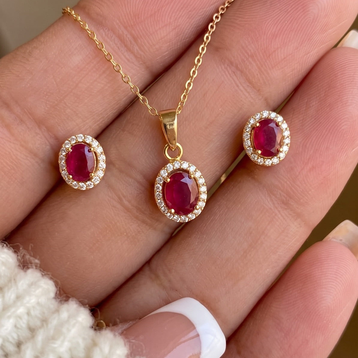 Stylish Design Gold Plated Crystal Stones Necklace Set For Girls/women