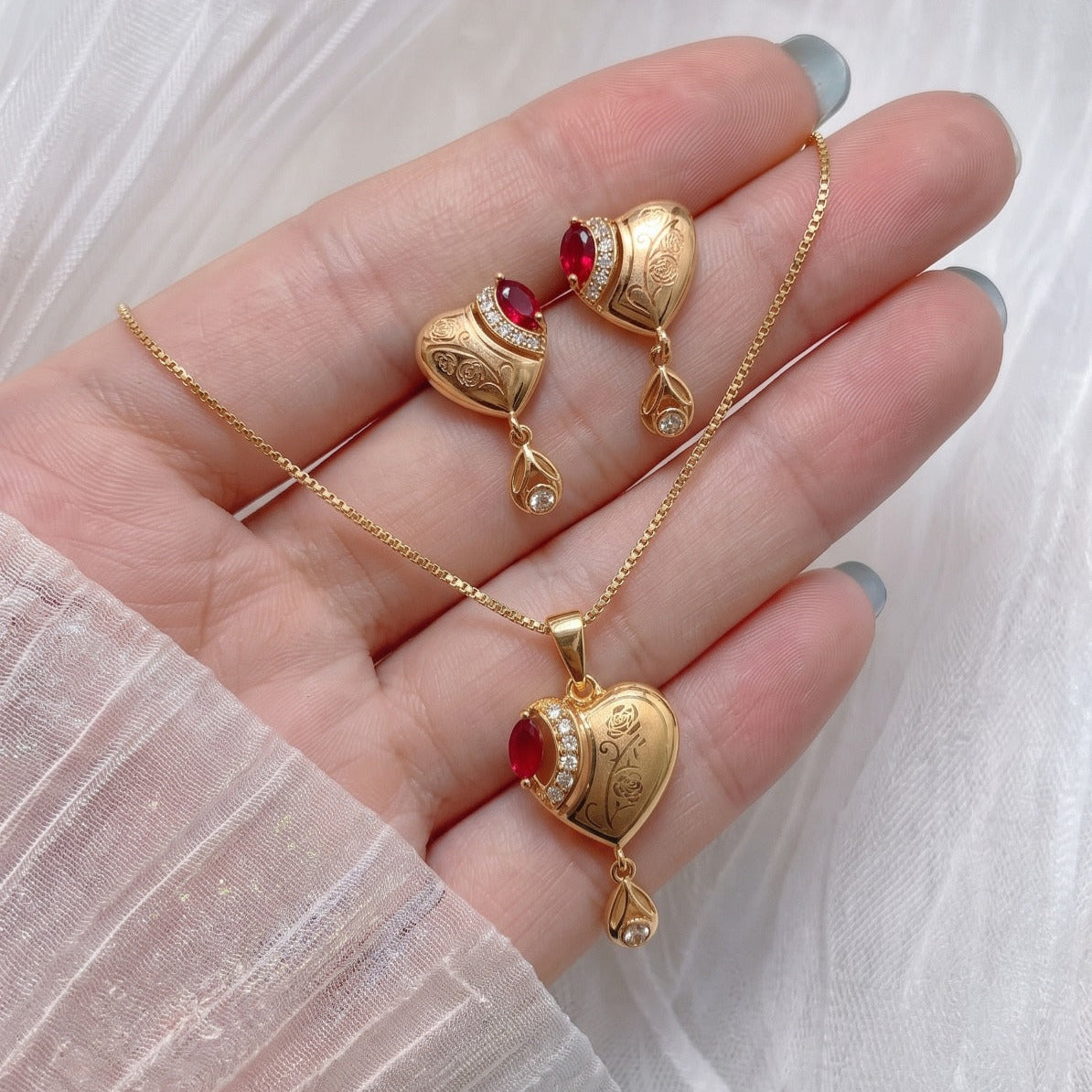 Sparkling Heart Design Gold Plated Crystal Stones Necklace Set For Girls/women