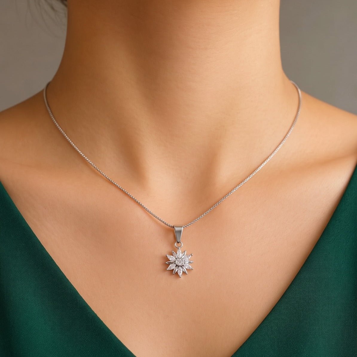 Elegant Design Silver Plated Crystal Stones Necklace For Girls/women