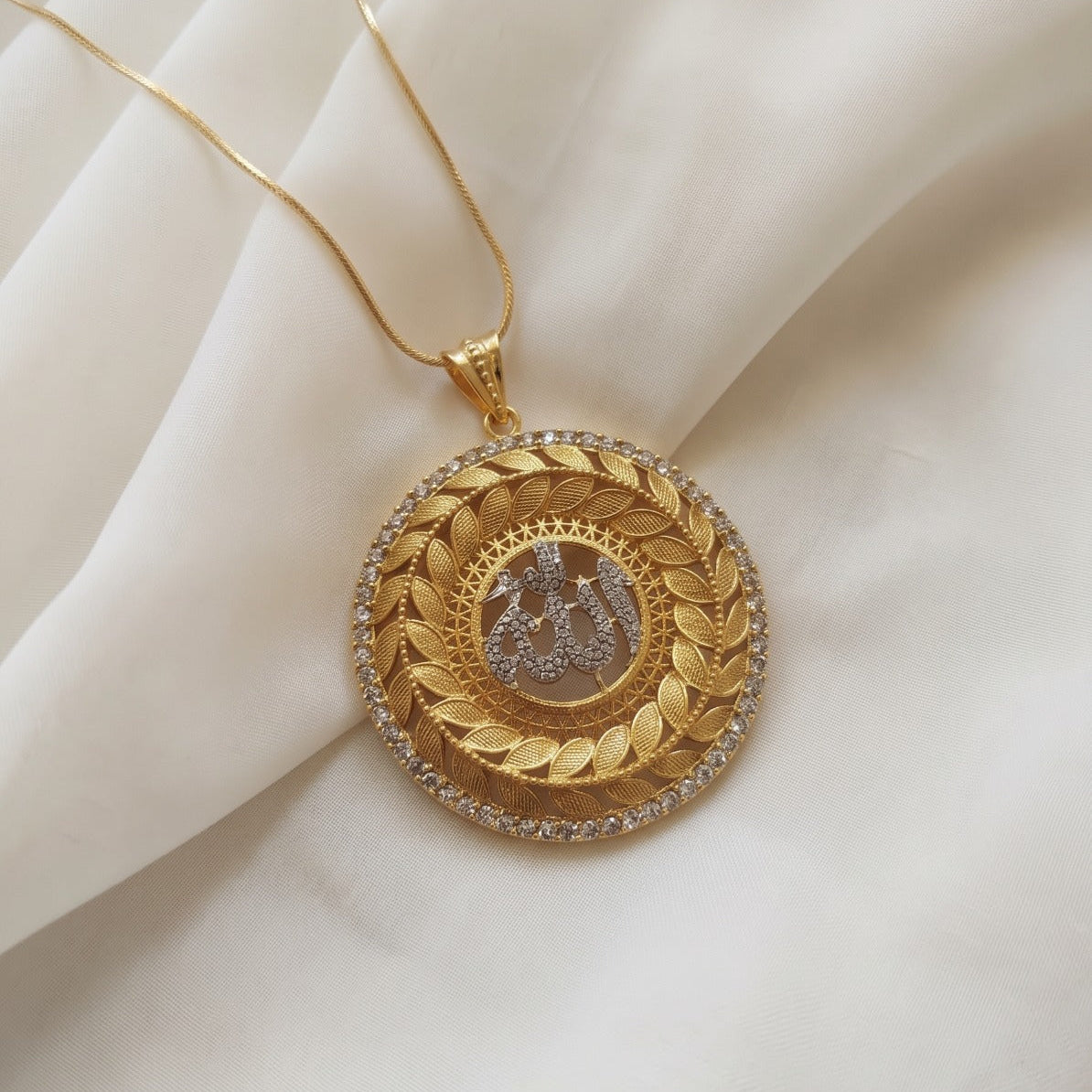 Fancy Design Gold Plated Crystal Stones Religious Necklace For Girls/women