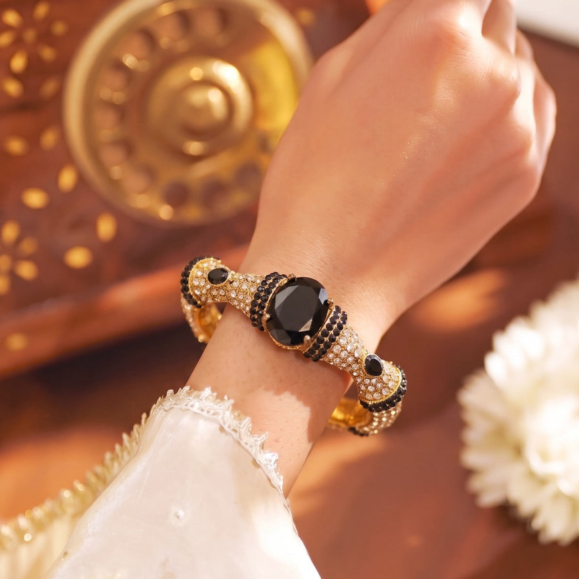 Glamorous Design Gold Plated Crystal Stones Bangle For Girls/women
