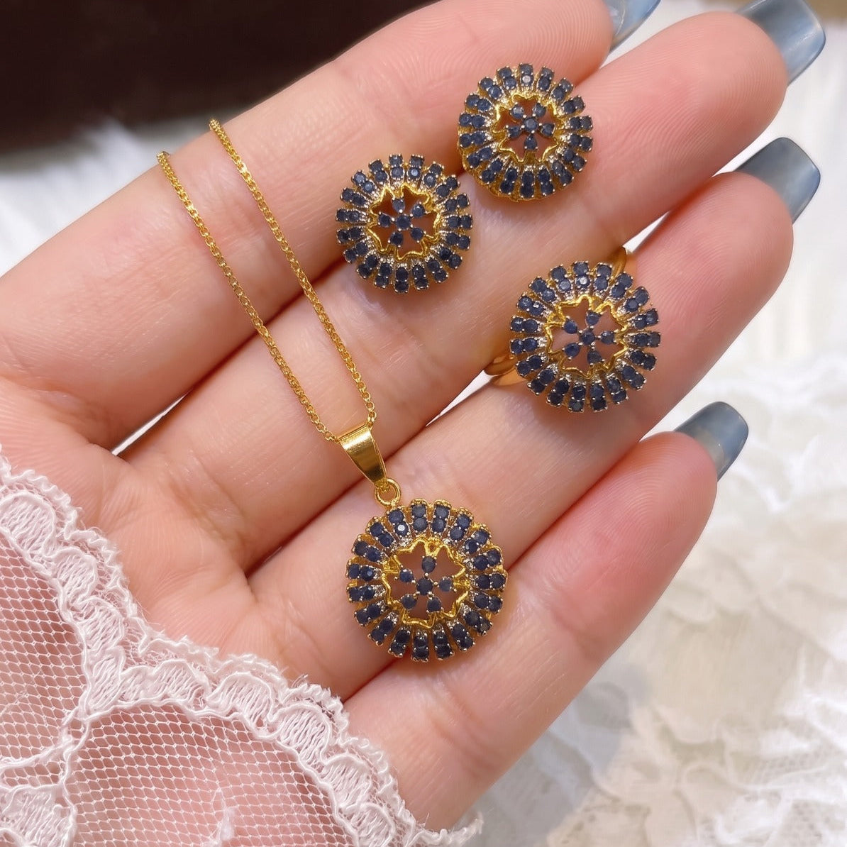 Glamorous Design Gold Plated Crystal Stones Necklace Set For Girls/women