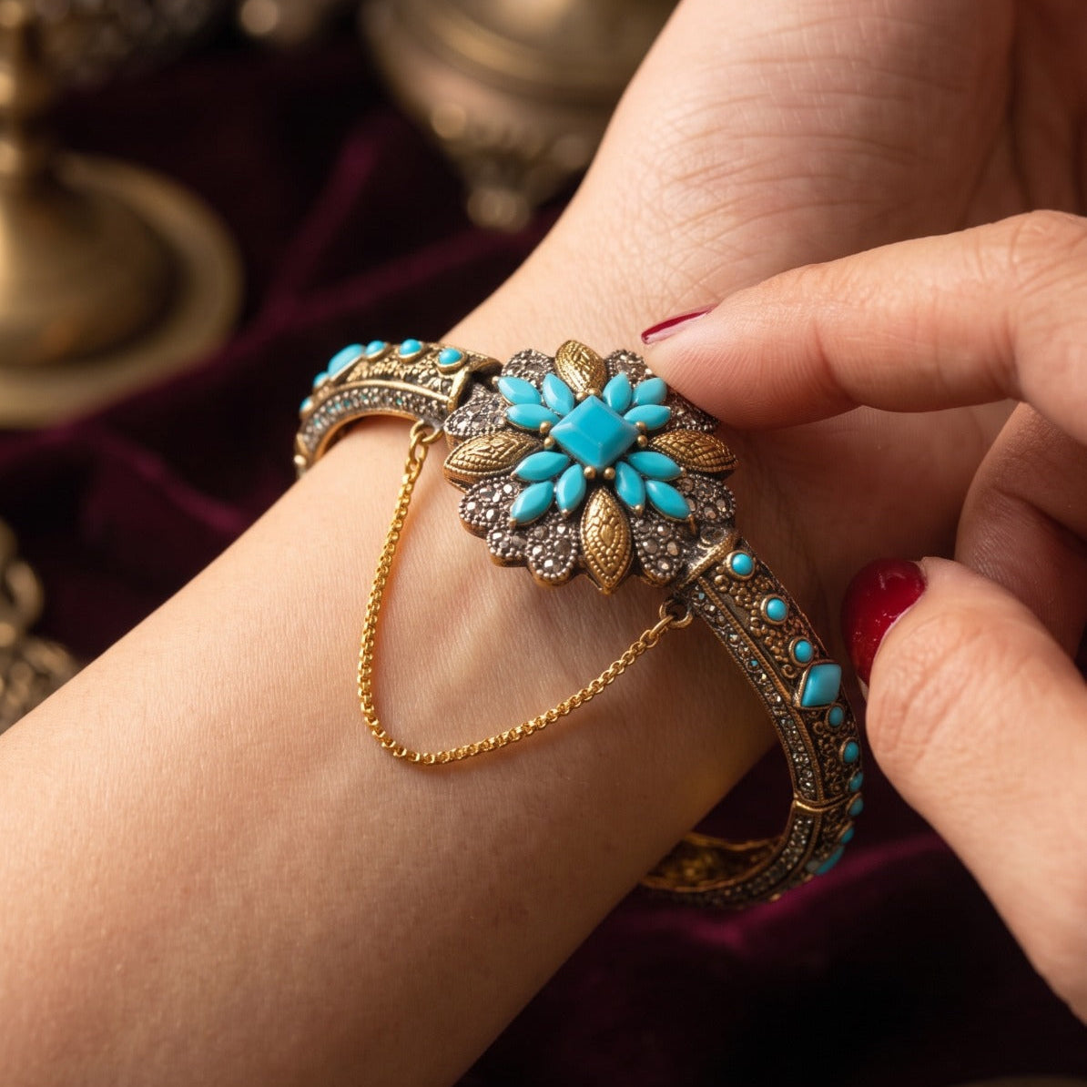 Beautiful Design Gold Plated Crystal Stones Bangle For Girls/women