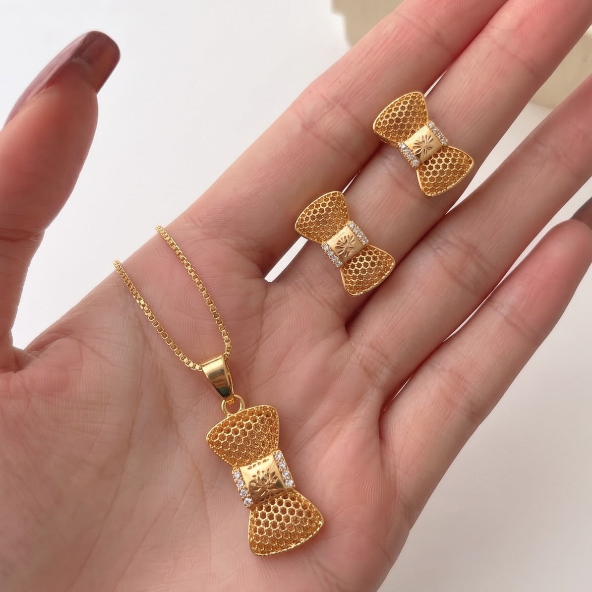Beautiful Design Gold Plated Crystal Stones Earring For Girls/women