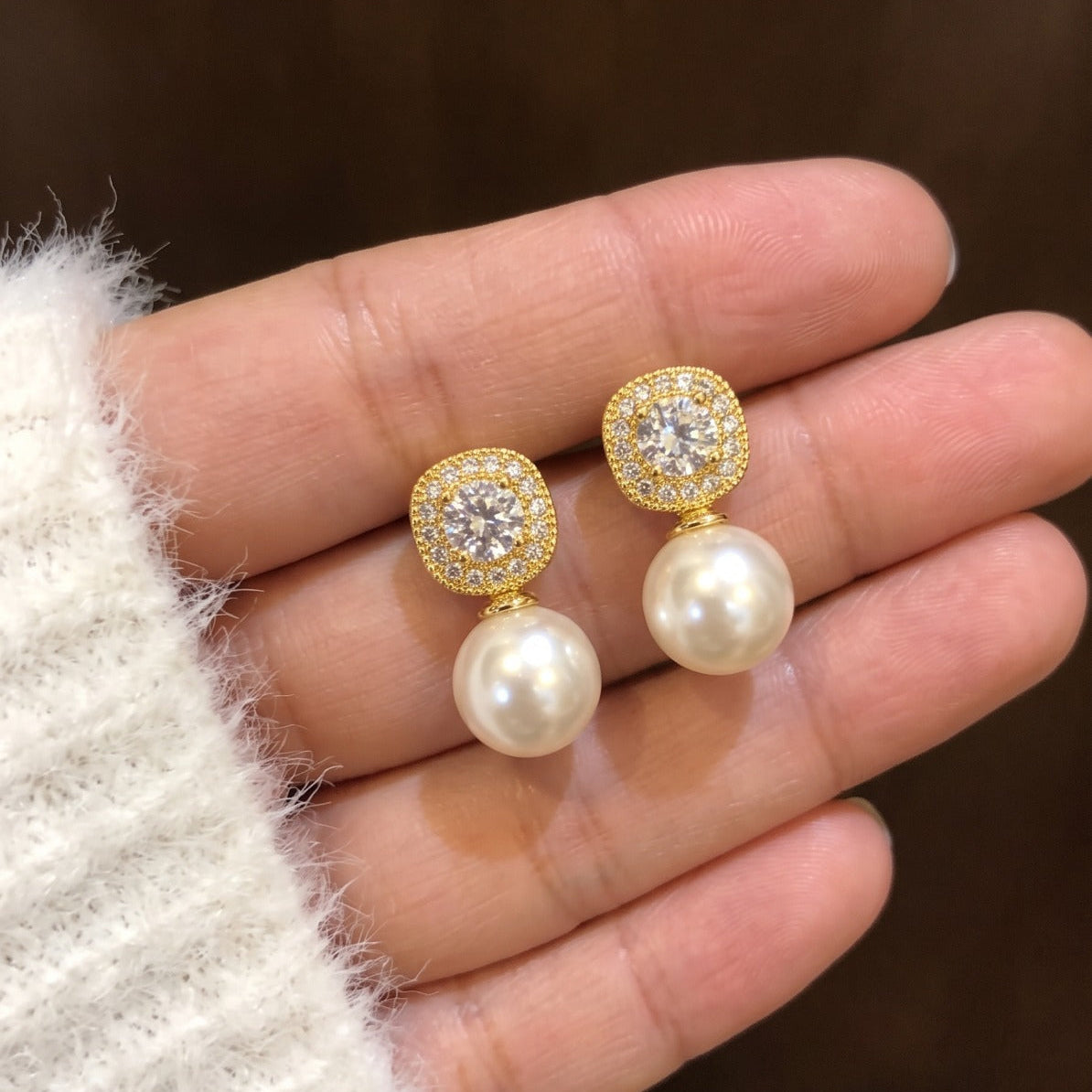 Gorgeous Unique Design Crystal Stones Earrings For Girls/women