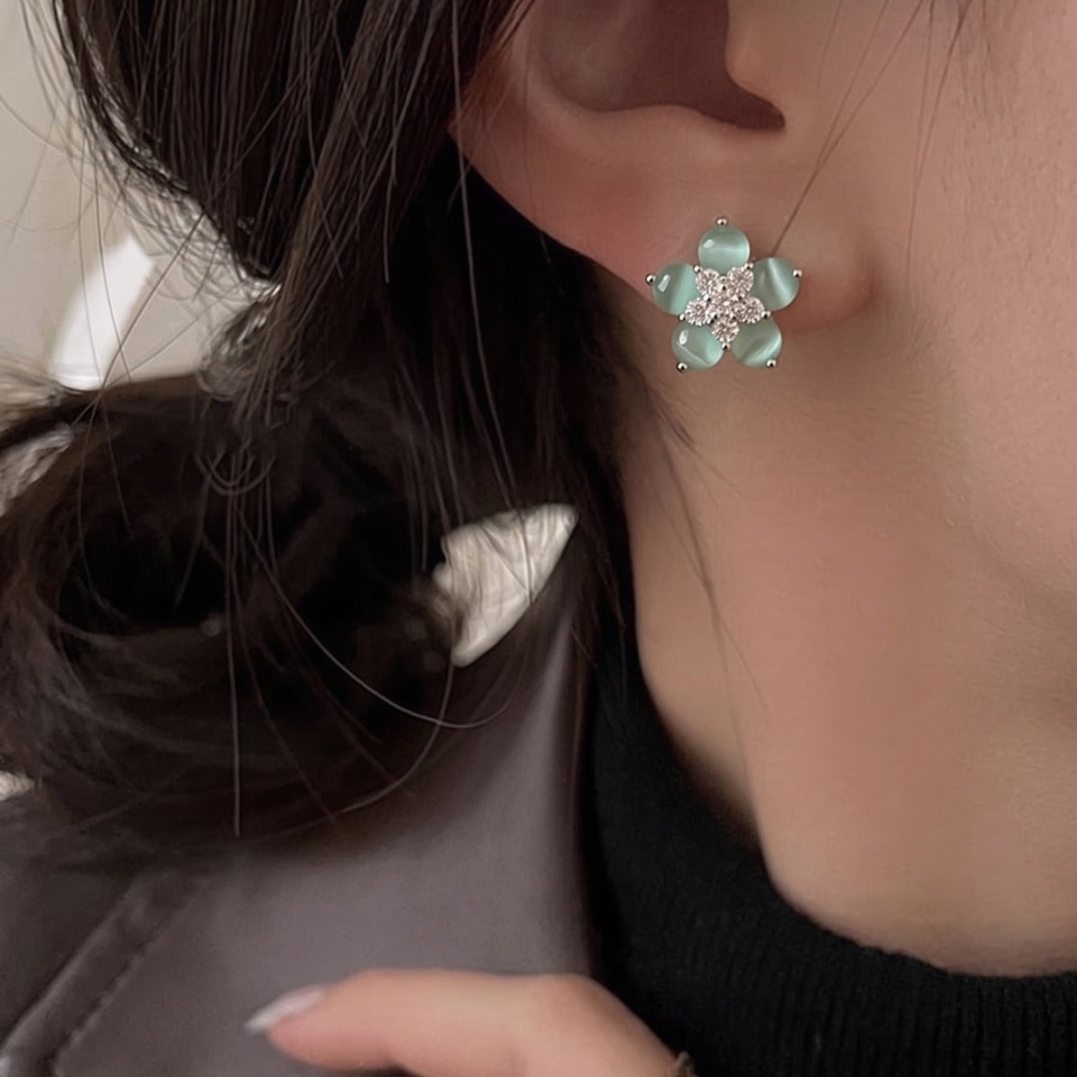 Charming Design Silver Plated Crystal Stones Earrings For Girls/women