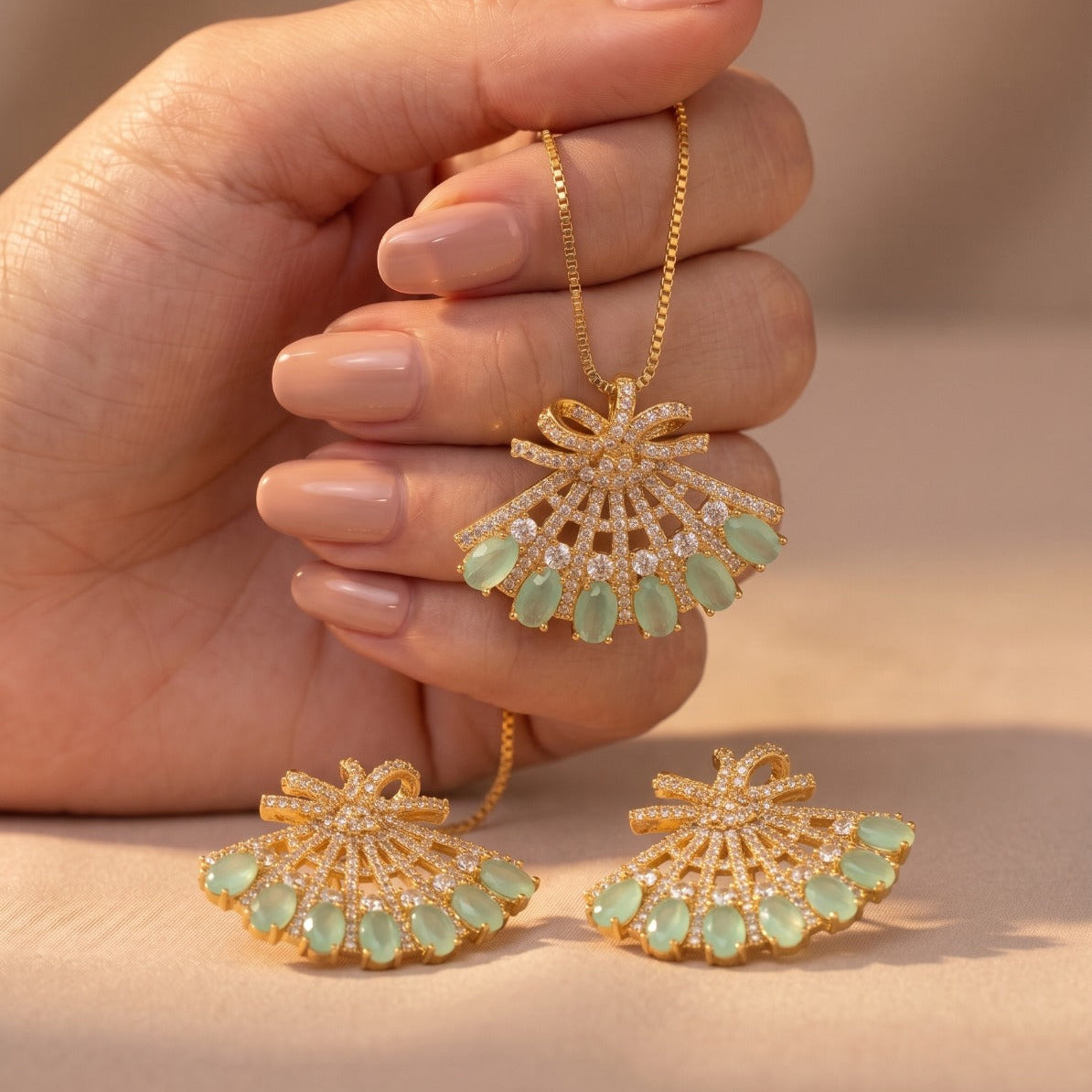 Glamorous Design Gold Plated Crystal Stones Necklace Set for Girls/Women