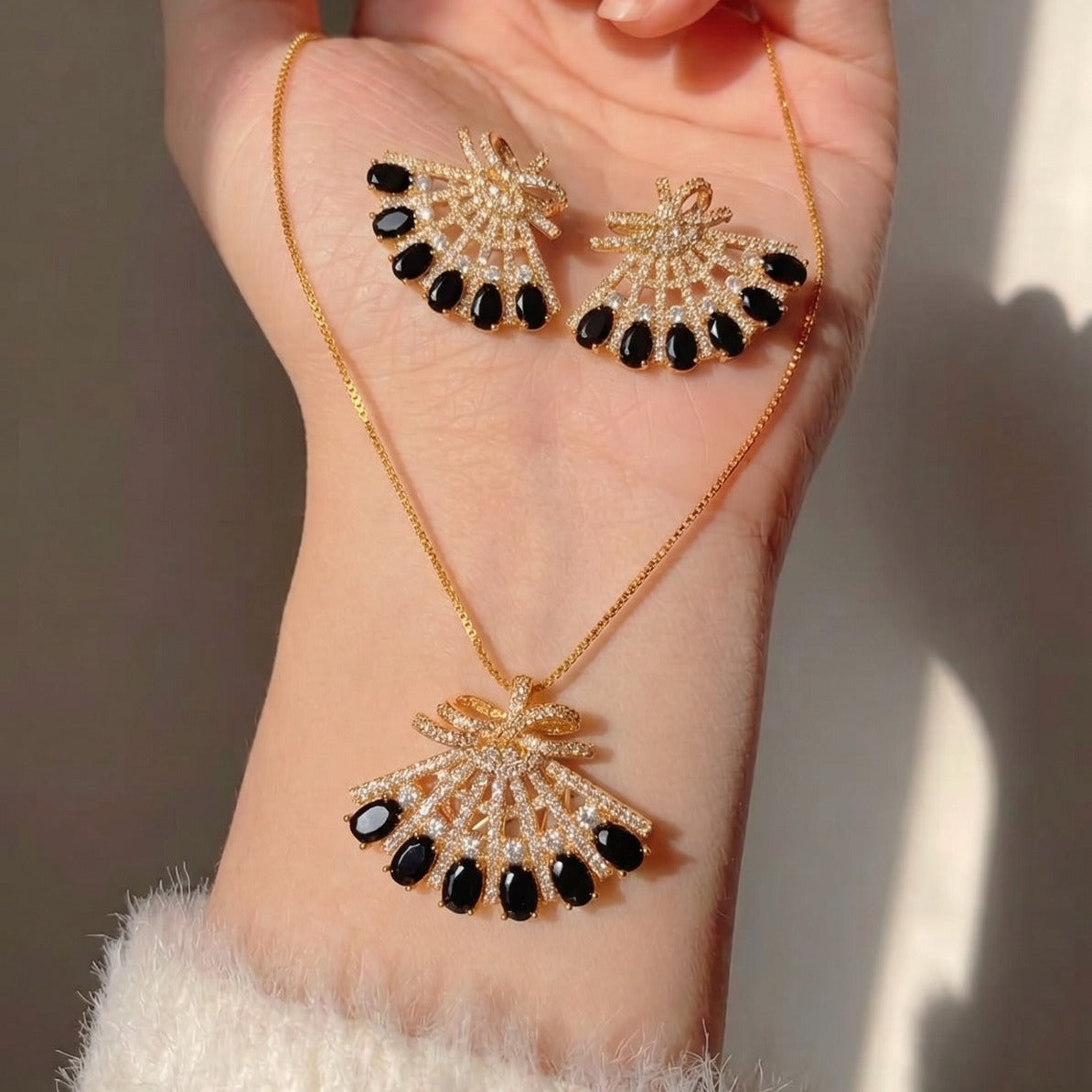 Glamorous Design Gold Plated Crystal Stones Necklace Set for Girls/Women