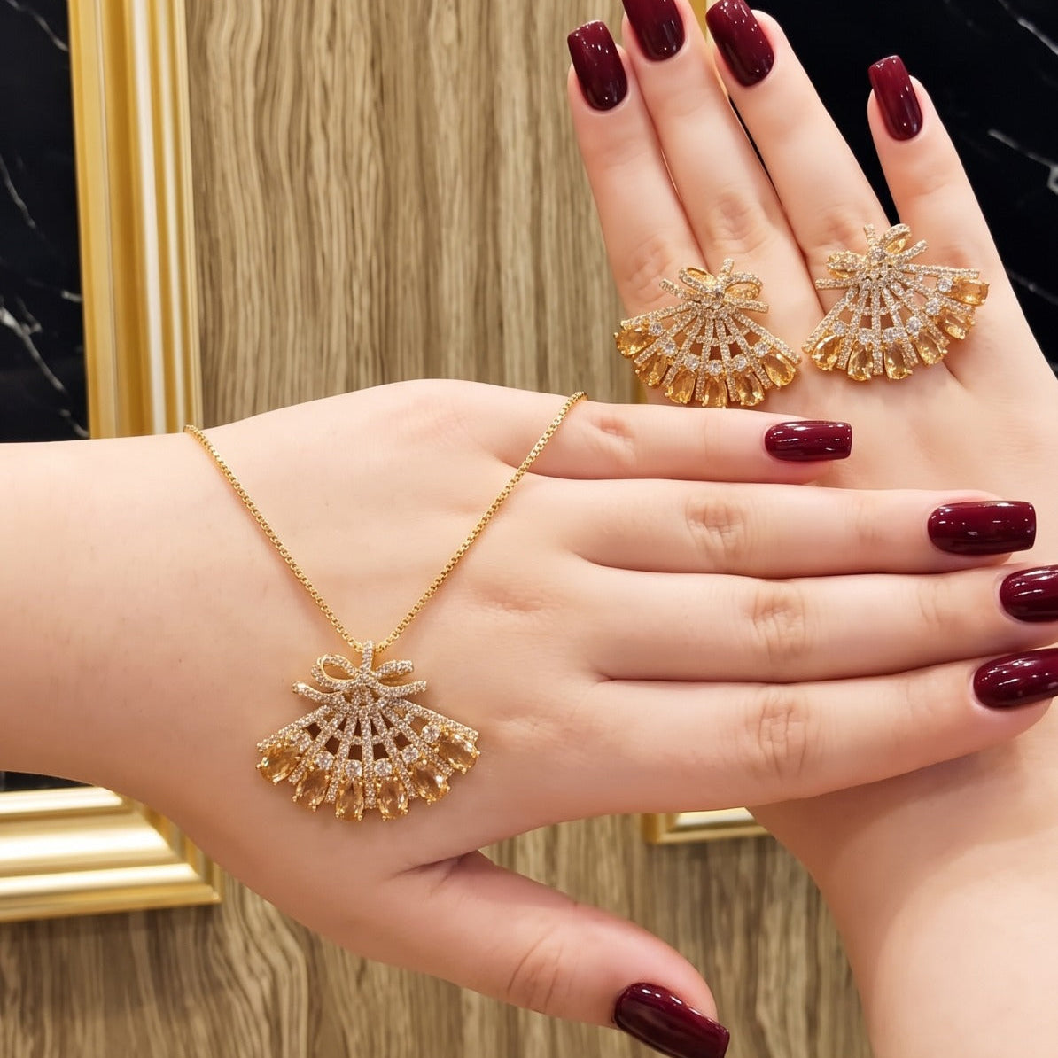 Glamorous Design Gold Plated Crystal Stones Necklace Set for Girls/Women