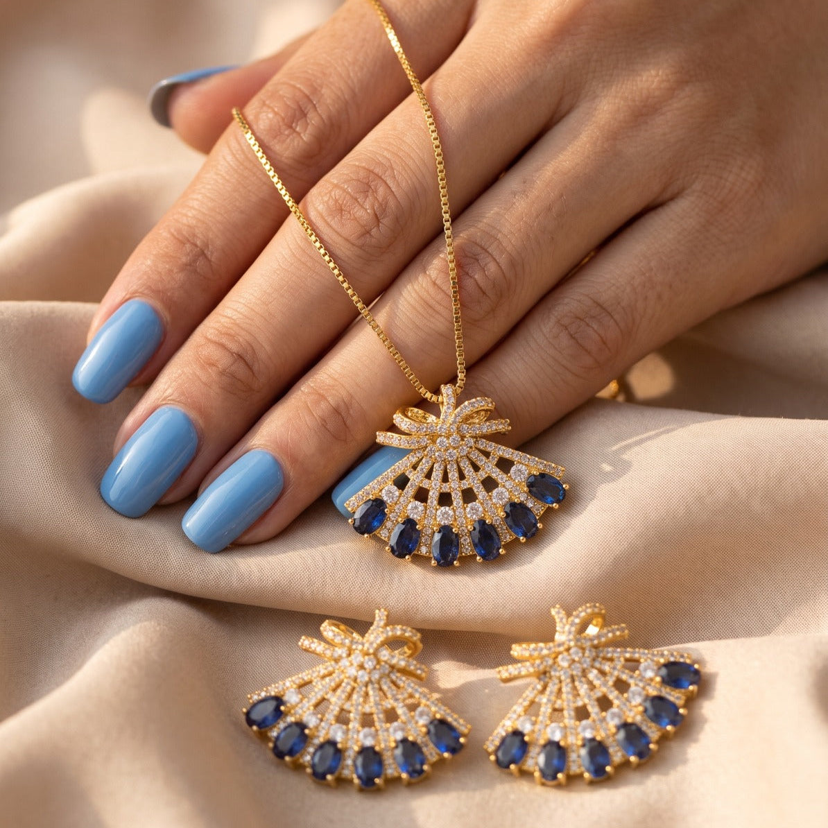 Glamorous Design Gold Plated Crystal Stones Necklace Set for Girls/Women