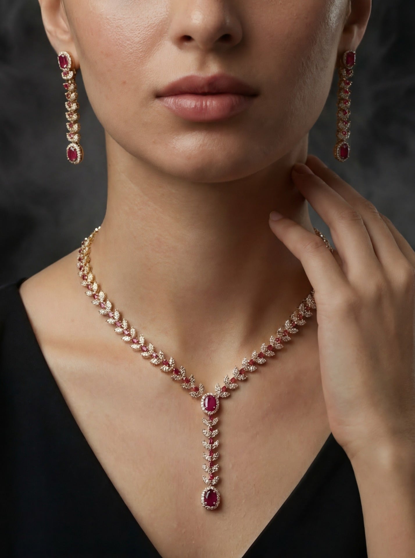 Stylish Design Gold Plated Crystal Stones Necklace Set for Girls/Women