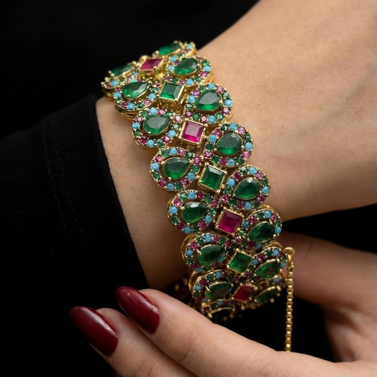 Charming Unique Design Gold Plated Crystal Stones Bracelet for Girls/Women